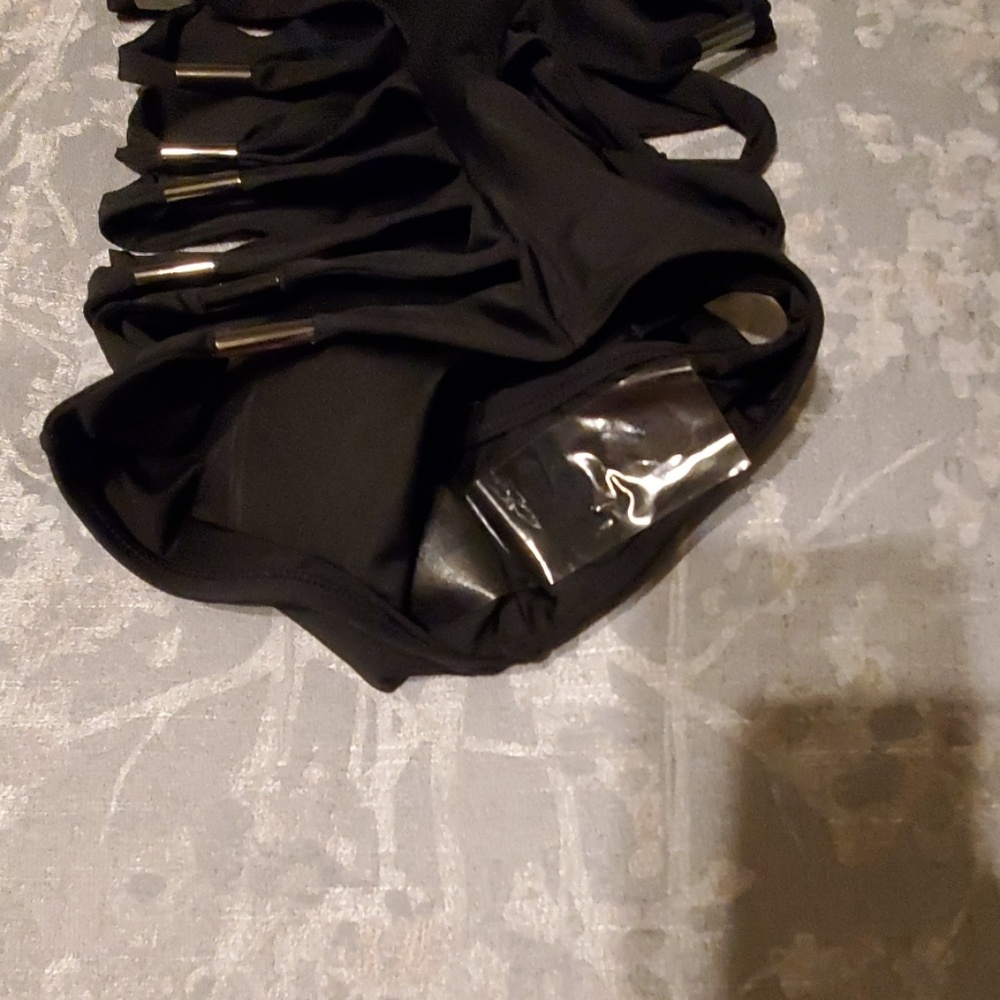 Swimsuit - Picture 3 of 6